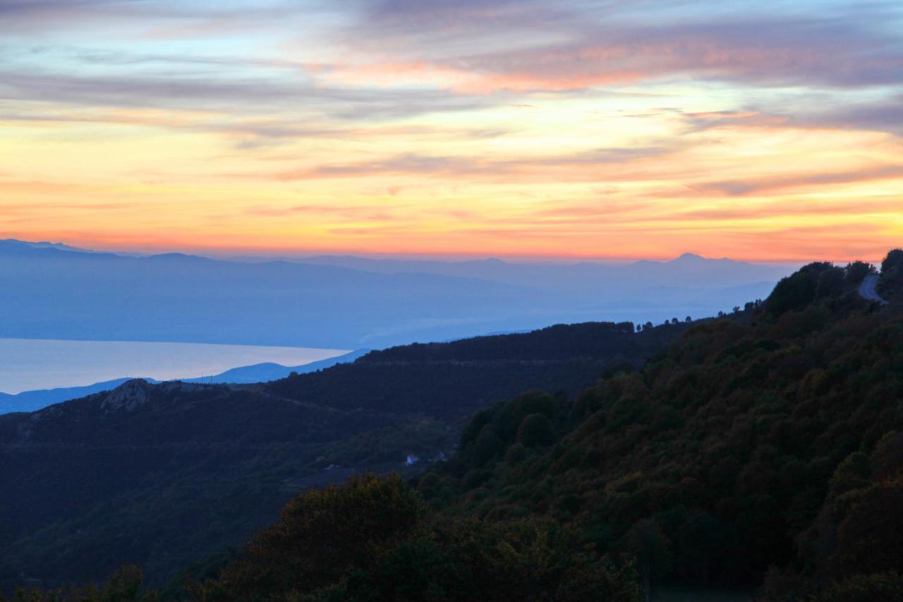 Tasia Mountain Hotel คาเนีย ภายนอก รูปภาพ